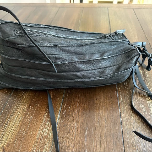 Beautiful leather cross body bag - Picture 8 of 15